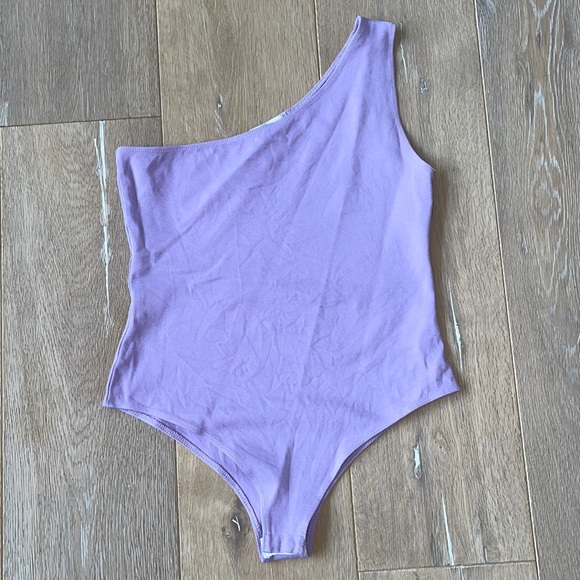 Lavender one shoulder bodysuit - Picture 1 of 3